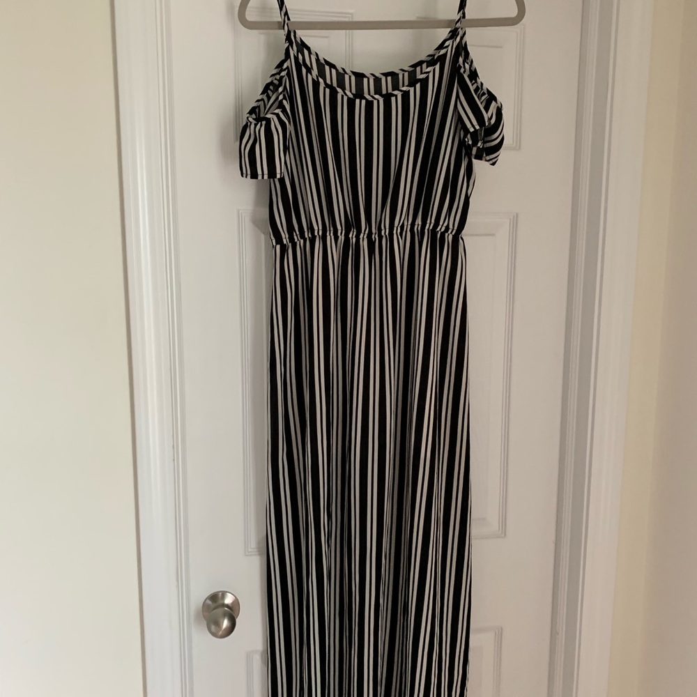 Beautiful B&W striped cold shoulder dress